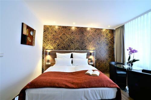 Ascot Hotel