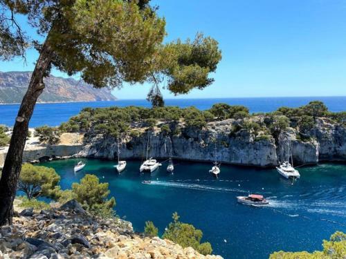 Apartamento Jardin Priv� Ds Le Centre De Cassis - Parking - Plage � 500m