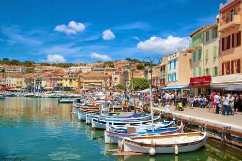 Apartamento Jardin Priv� Ds Le Centre De Cassis - Parking - Plage � 500m
