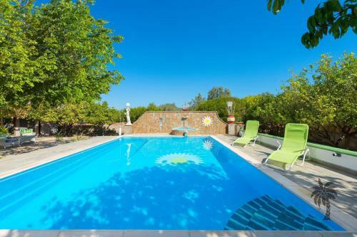 Traditional Villa Eucharis With Swimming Pool