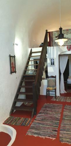 Cactus Cave House On The Caldera