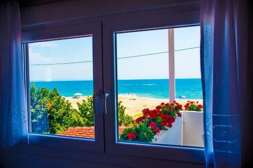 Efi's Villa On The Beach