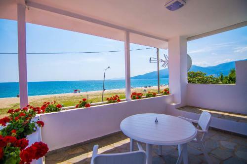 Efi's Villa On The Beach