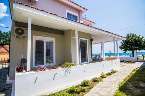 Zoe's Villa On The Beach