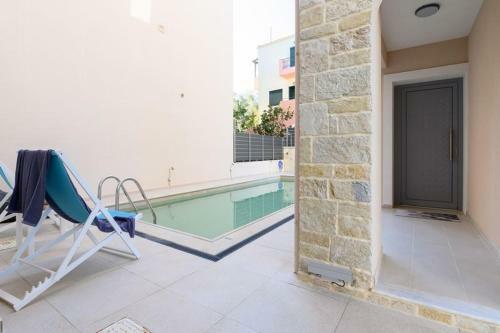 Moments Apartment C2 Walking Distance From The Beach!