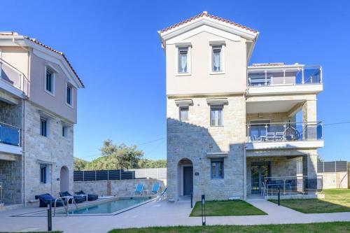 Moments Apartment C2 Walking Distance From The Beach!