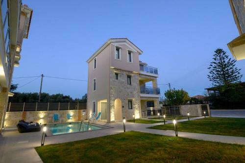 Moments Apartment C2 Walking Distance From The Beach!