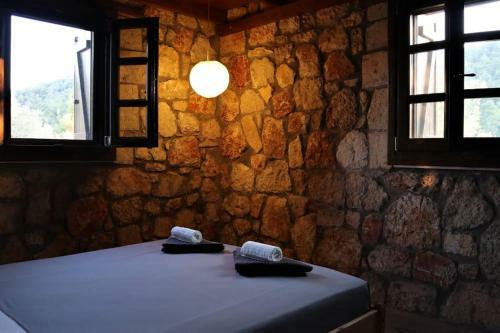 Wood & Stone Dream View House B