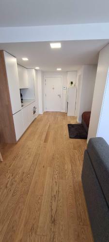 Apartamento T0 - Edif�cio Uno Al Mar