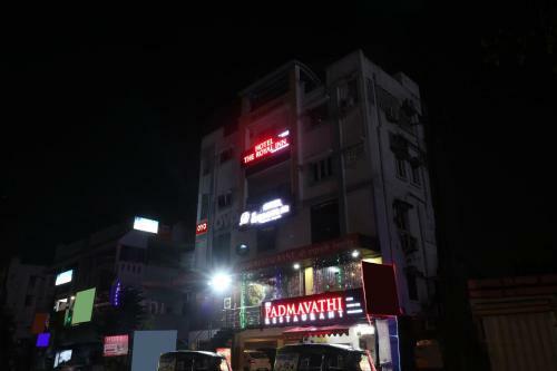 Oyo 89097 Hotel The Royal Inn