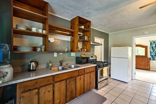 Keaau Apartment On Beautiful Acre With Pool And Deck!