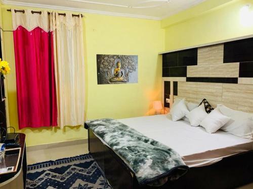 Naddi Home Stay Dhauladhar View