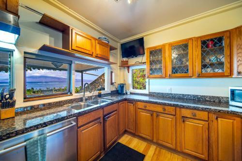 Oceanfront Lahaina Front Street Private Home