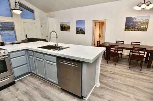 Banjo Adventure Home By Casago Mccall - Donerightmanagement