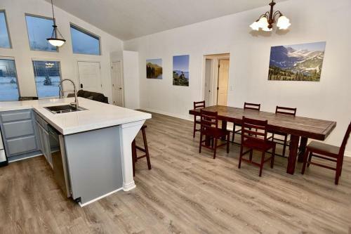 Banjo Adventure Home By Casago Mccall - Donerightmanagement