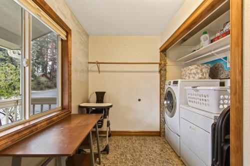 Ash Avenue Abode