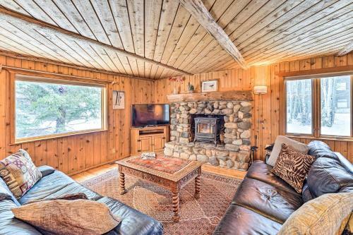 Rustic Ketchum Cabin About 1 Mi To Ski Resorts!