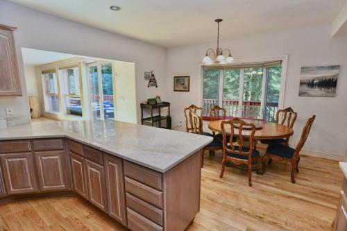 Spring Mountain Manor By Casago Mccall - Donerightmanagement
