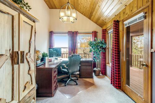 River And Mountain View Retreat