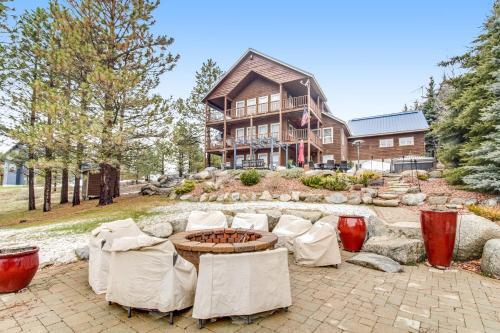 River And Mountain View Retreat