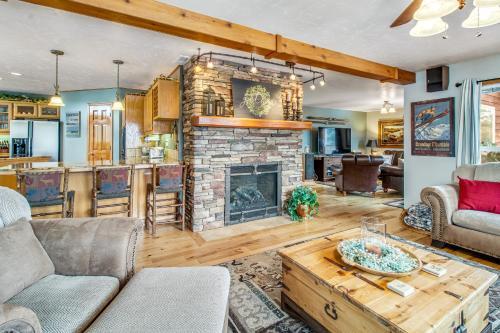 River And Mountain View Retreat