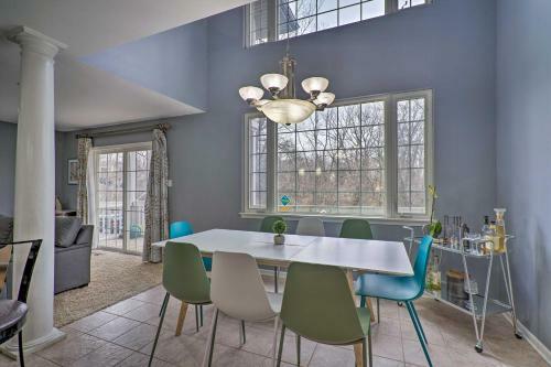 Immaculate Family Townhome - Walk To Beach!
