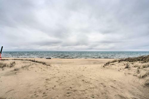 Immaculate Family Townhome - Walk To Beach!