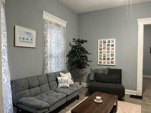 3 Bed 1 Bath Entire House Indy!