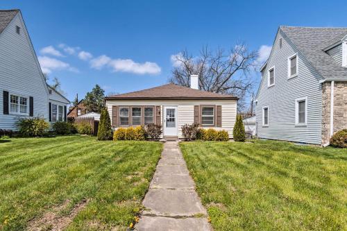 Indianapolis House With Yard Walk To Speedway!