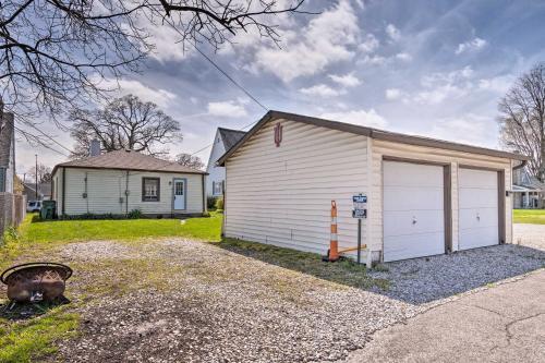 Indianapolis House With Yard Walk To Speedway!