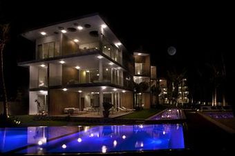 Apartamentos Ultravioleta Boutique Residences