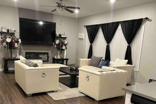 Elegant And Quiet 2 Story 2 Bd 2 And A Half Bathroom House