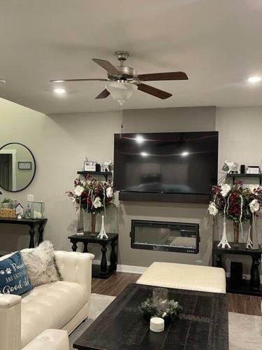 Elegant And Quiet 2 Story 2 Bd 2 And A Half Bathroom House