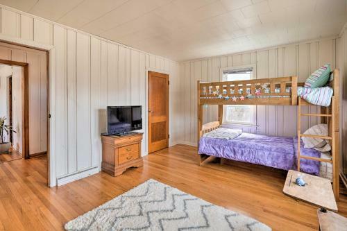 Convenient Dubuque Home Less Than 2 Mi To Downtown!