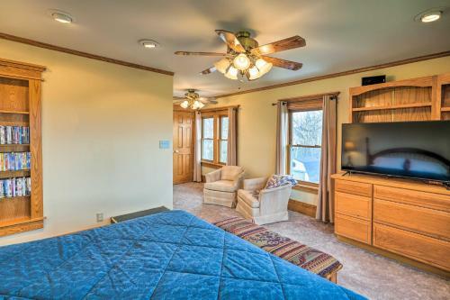 Relaxing Waterloo Retreat With Orchard View!