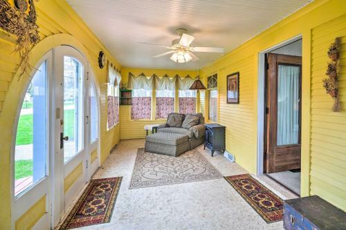 Relaxing Waterloo Retreat With Orchard View!