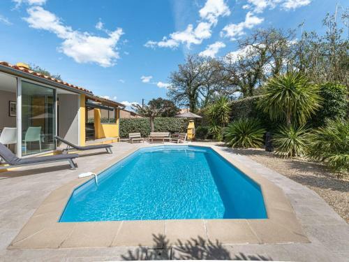 Holiday Home Le Clos Du M�rier