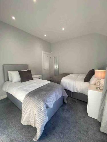 Stylish And Modern 3 Bed Property Close To Docks