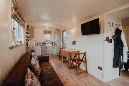 Boutique Twin Shepherds Hut Tranquil Nr Llandudno