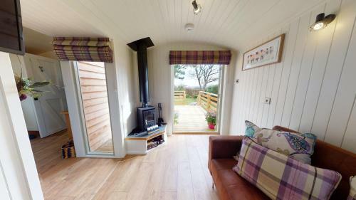Boutique Twin Shepherds Hut Tranquil Nr Llandudno