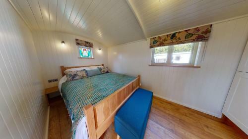 Boutique Twin Shepherds Hut Tranquil Nr Llandudno