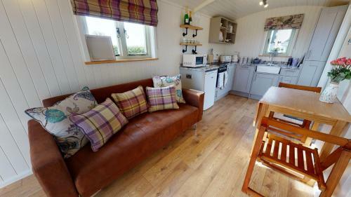 Boutique Twin Shepherds Hut Tranquil Nr Llandudno