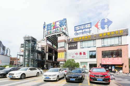 Locals Apartment House 13