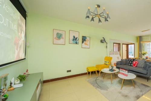Locals Apartment House 13