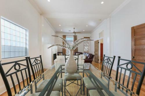 Apartamento Spacious 3br Condo W Pool Steps To St Charles Ave