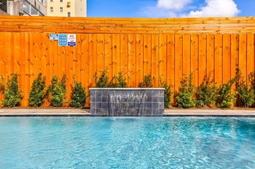 Apartamento Spacious 3br Condo W Pool Steps To St Charles Ave