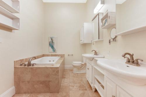 Apartamento Spacious 3br Condo W Pool Steps To St Charles Ave
