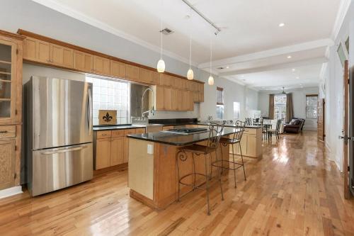 Apartamento Spacious 3br Condo W Pool Steps To St Charles Ave