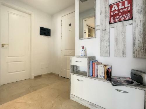 Superb Seafront Apartment Marina Real 305