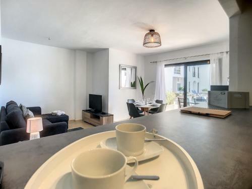 Superb Seafront Apartment Marina Real 305